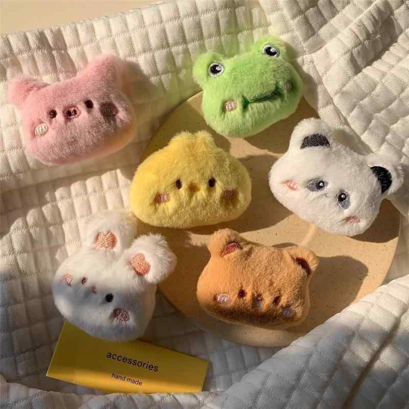 ブローチ メンズ レディース かわいい 動物 ぬいぐるみ パンダ カエル クマ ウサギ アヒル 子豚 白 緑 茶 毛绒 アクセサリー バッグ ハンガー 服飾 ピン