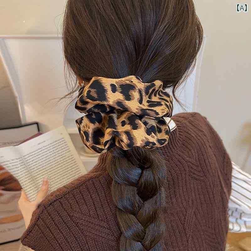 ・カテゴリ: ヘアゴム・主な素材: 綿・スタイル: 軽奢・タイプ: 高伸縮・スタイル分類: ファッション通勤・柄: 豹柄、蝶結、フリル、ニット、レース、波点花辺・カラー展開: 深豹柄、浅豹柄、黒灰色、杏色、黒、カーキ、咖色、白、米色・サイズ展開: 10cm、12cm、14cm