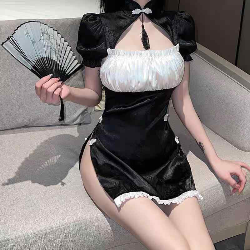 コスプレ衣装 レディース チャイナドレス風 ブラックホワイト 露出度高め バックレス 編み上げ 紐結び 五分袖 スリムフィット ミニ丈 タイトスカート フリンジ スリット入り レースアップ 誘惑 魅力的 雰囲気漂う ポリエステル生地 柔らか