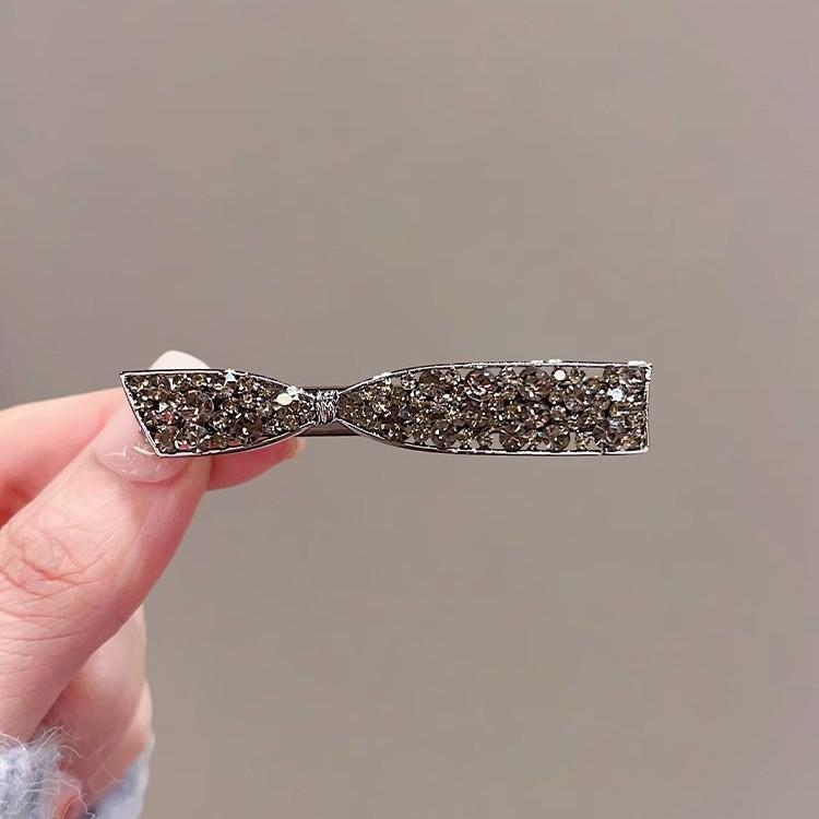 ・カテゴリ: ヘアアクセサリー・種類: バナナクリップ・素材: 合金・加工: メッキ・スタイル: 軽奢・スタイル分類: ファッション通勤・適用: 女性・デザイン要素: 非対称・デザイン: ラインストーン前髪サイドクリップ