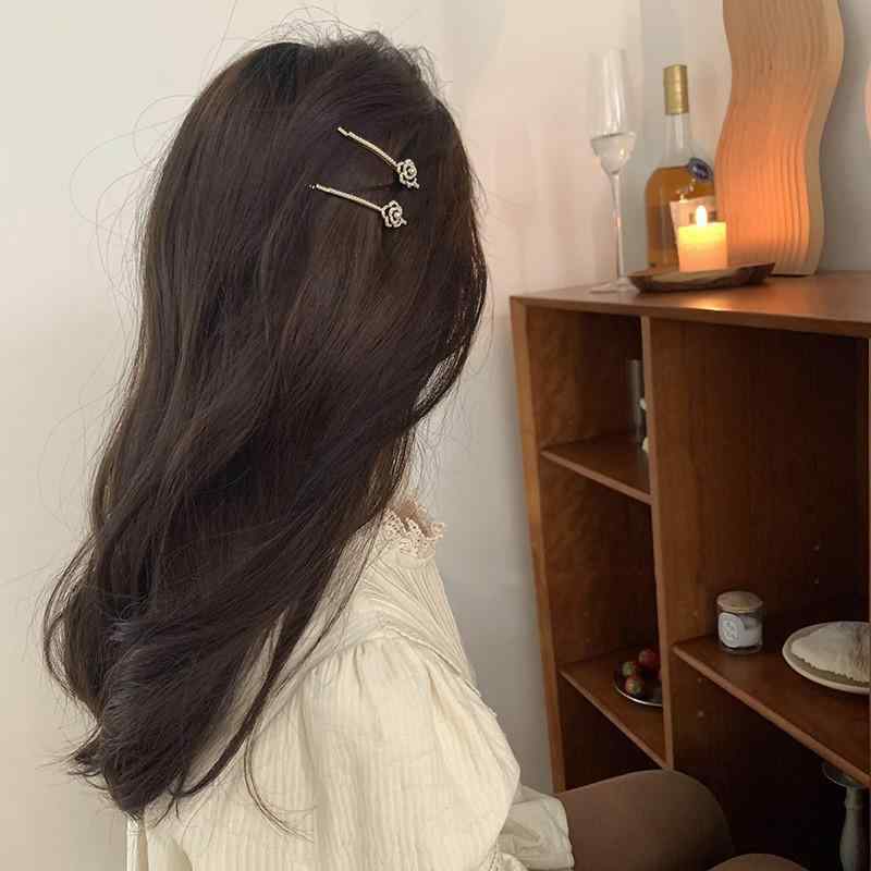 ヘアアクセサリー レディース パール カメリアフラワー ラインストーン サイドヘア 前髪クリップ フラワーデザイン かわいい 夏 高級感 金属 ハンドメイド 普段使い