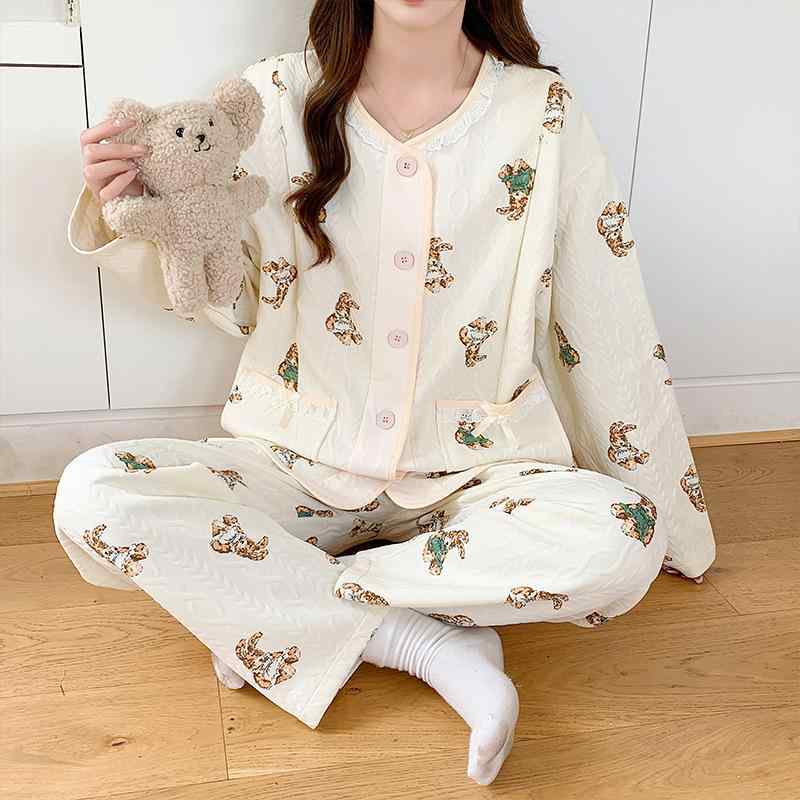 ・カテゴリ: 産後授乳服・セットアップ: パンツセット・スタイル: スイートカジュアル・主な素材: 綿90-95%、スパンデックス・袖丈: 長袖・ズボン丈: ロング・袖型: 普通袖・柄: プリント・装飾: スパンコール・カラー展開: 緑裙兔、藍水墨、緑碎花、藍結、白花、桜桃兔・サイズ展開: L、XL、XXL、3XL
