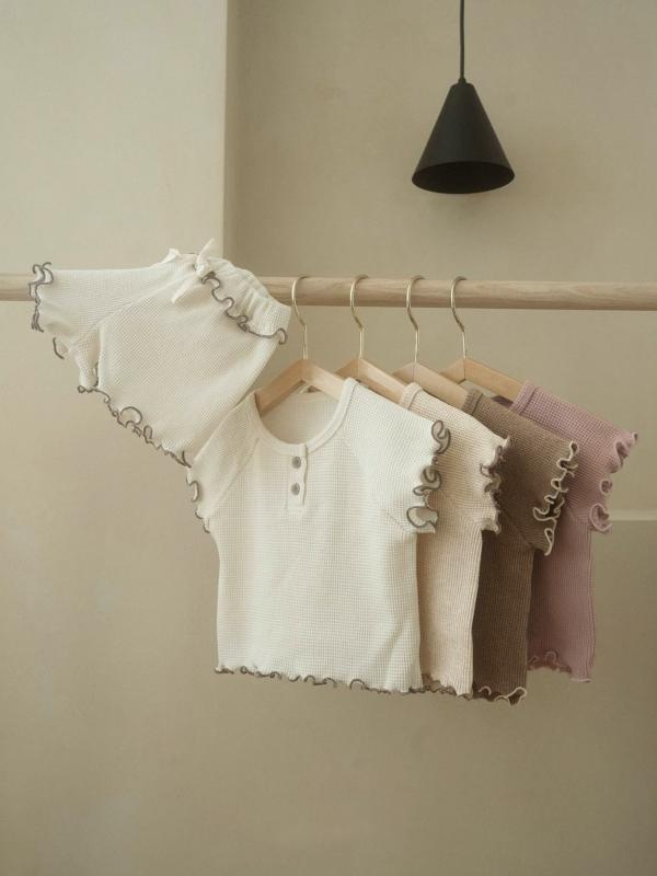 Rakuten - ベビー 女の子 半袖 Tシャツ ショーツ 夏 2点セット ワッフル ウェーブヘム レース フリル コットン 薄手 柔らか 無地 プルオーバー 普段使い 韓国風 オートミール アイボリー ブラウン