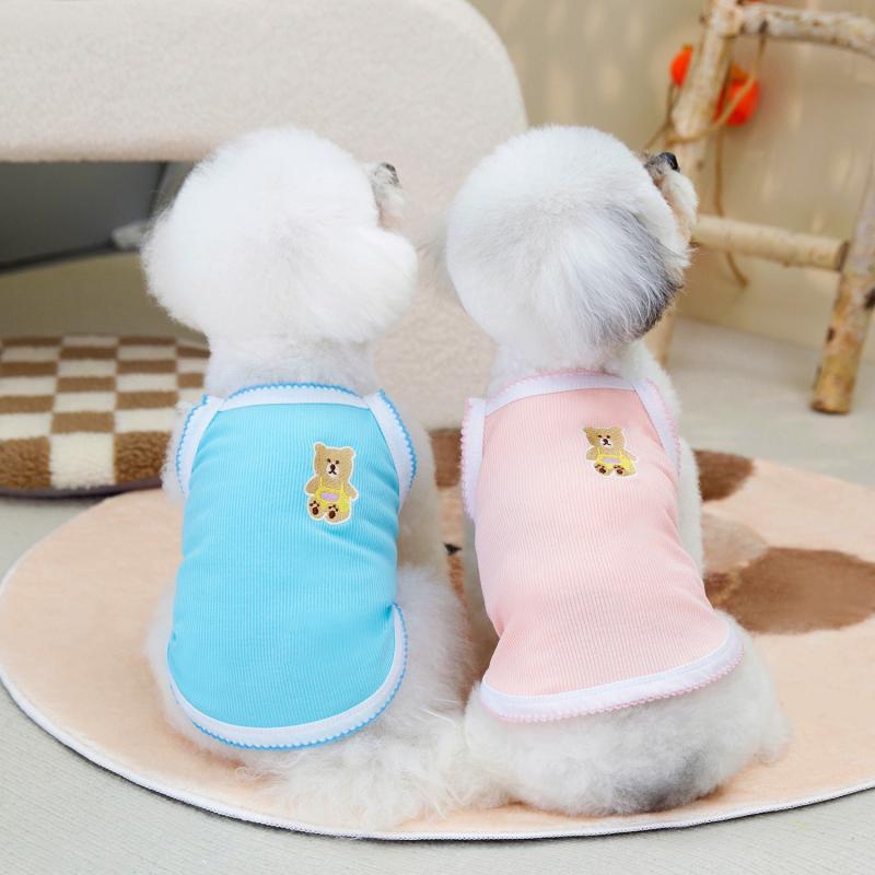 Rakuten - 犬服 ドッグウェア 小型犬 猫 兼用 くま 刺繍 ニットベスト ノースリーブ かわいい おしゃれ カジュアル 通気性 伸縮性 夏 ポリエステル お散歩 普段使い ピンク ブルー グリーン パープル ペットウェア