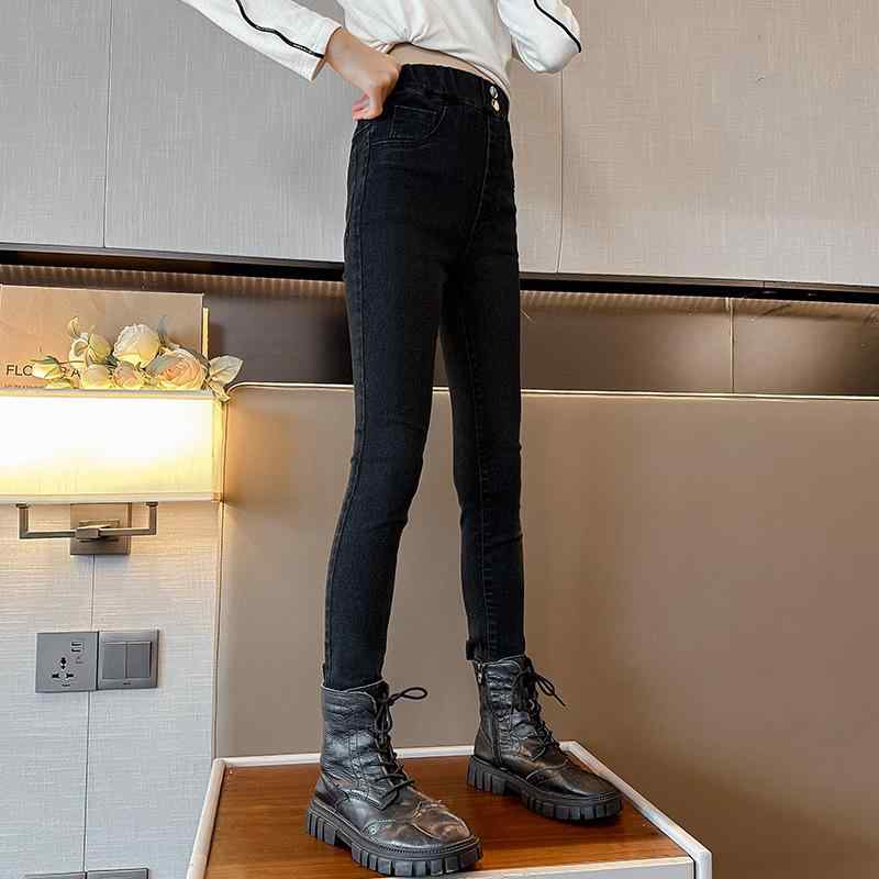 ・カテゴリ: キッズパンツ・スタイル: 韓国風・素材: デニム、綿 70%・パンツ丈: ロングパンツ・対象性別: 女の子・対象年齢: 中大童（8歳以上、身長140cm以上）・デザイン: ジーンズ・加工: ソフト加工、サンドウォッシュ・柄: 無地・股上: ハイウエスト・ウエスト仕様: ゴム仕様・カラー展開: ブルー、ブラック・対応身長: 120cm、130cm、140cm、150cm、160cm、170cm