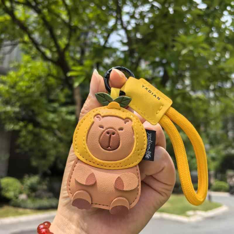 乐天商城 - キーホルダー カピバラ かわいい PUレザー イエロー ホワイト 車鍵 キーリング アクセサリー バッグチャーム 韓国風 おしゃれ 飾り