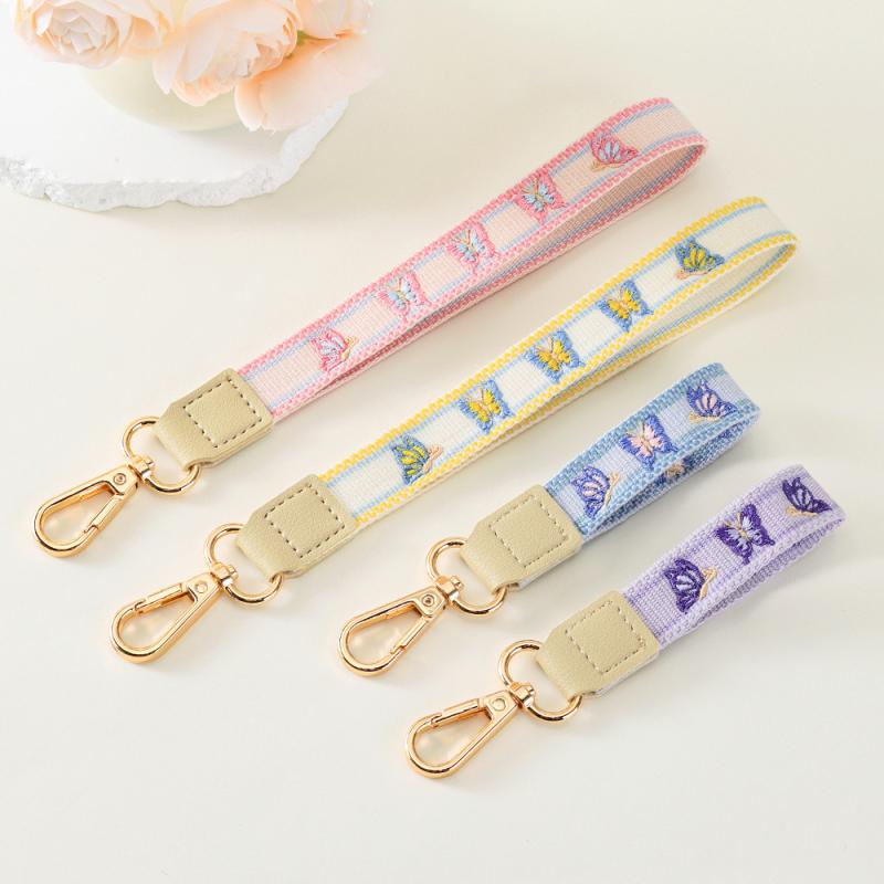 キーホルダー 手編み 刺繍 レザー かわいい 蝶柄 スポーツ ボール柄 ポリエステル バッグチャーム イエロー ピンク パープル シンプル おしゃれ ファッション 通勤