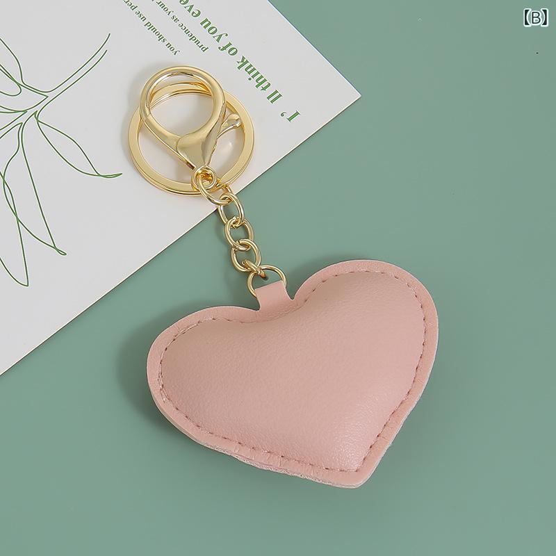 ふんわり暮らし鞄店のキーホルダー ハート型 革 キャンディカラー ピンク 黄 紫 シンプル モダン かわいい チャーム おしゃれ アクセサリー 普段使い｜アングル2
