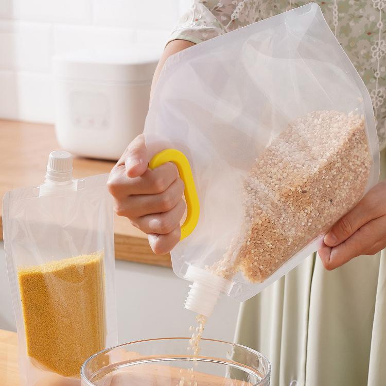 Rakuten - 収納袋 透明 食品 保存 米 雑穀 防潮 密封 加厚 手持ち 注ぎ口 キッチン パントリー ストッカー 普段使い シンプル モダン おしゃれ ストック