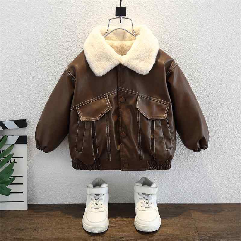 乐天商城 - キッズ 男の子 フェイクレザージャケット アウター 秋冬 裏ボア 厚手 防寒 あったか 襟付き ショート丈 無地 韓国風 カジュアル 通園 通学 ブラウン ブラック