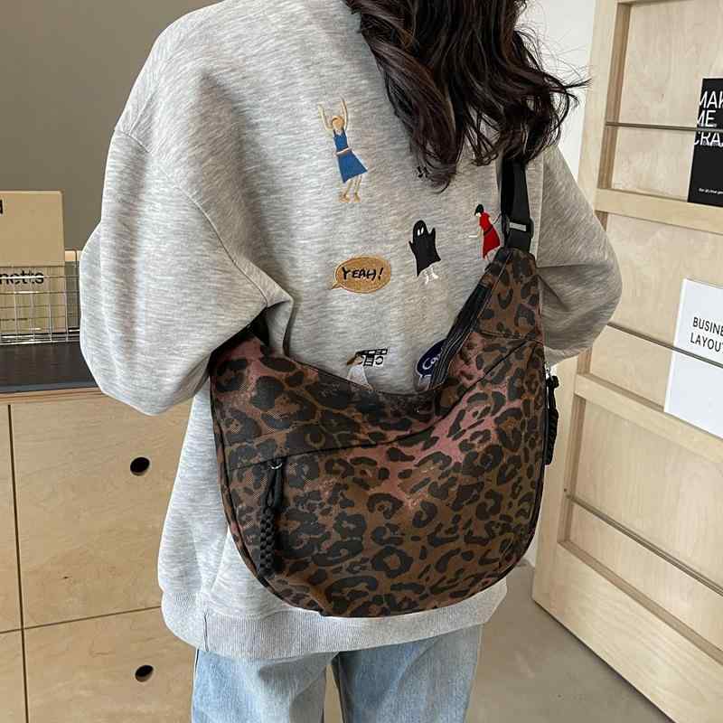 ・カラー展開: カフェ、ブラウン・スタイル: 欧米レトロ・主な素材: 帆布・バッグの形状: 餃子型・バッグのサイズ: 小・流行要素: レオパード柄・裏地素材: ポリエステル・開閉方式: ファスナー・バッグ内部構造: ファスナーポケット、携帯電話ポケット・硬さ: 柔らかめ・外ポケットの種類: スリットポケット・ショルダーストラップの本数: 1本・おすすめシーン: デイリーカジュアル