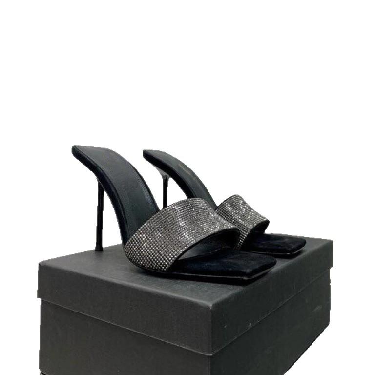 ・カラー展開: グレージルコニア（ヒール8.5cm）、ブラックジルコニア（ヒール8.5cm）・サイズ展開: 35、36、37、38、39、40、41・アッパー素材: 羊皮・スタイル: 欧米風・つま先形状: スクエアトゥ・靴底素材: ラバー・裏地素材: PU