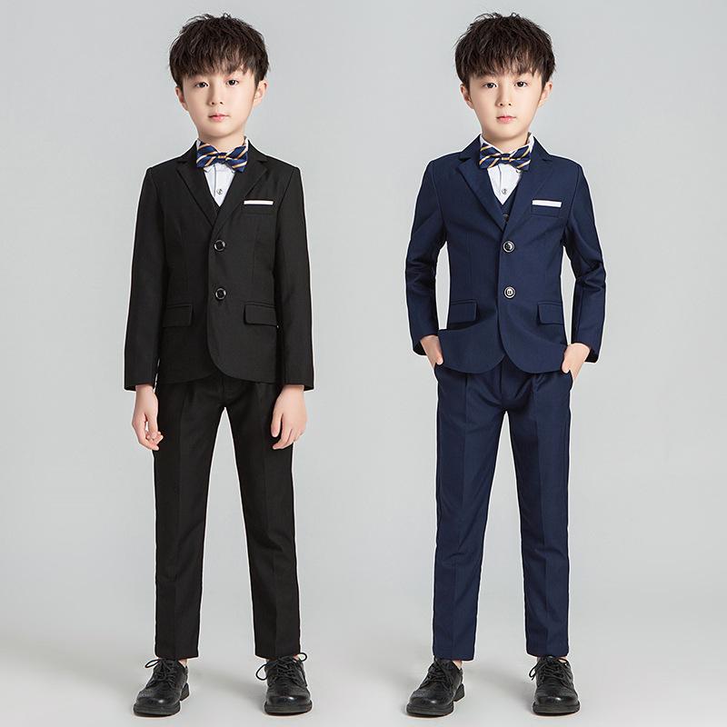 ・性別: 男・対象年齢: 中小童(3~8歳、身長100~140cm)・ネックライン: Vネック・スタイル: 韓国風・厚み: 普通・フード: なし・デザイン: セットアップ、カーディガン、ブリティッシュスタイル・袖丈: 長袖・裏地素材: ポリエステル 95%・前開き仕様: シングルブレスト・主な素材: ポリエステル 80%・カラー展開: ブラック4点セット、ネイビー4点セット、ブラック5点セット、ネイビー5点セット、ブラックベスト3点セット、ネイビーベスト3点セット、ブラックベスト4点セット、ネイビーベスト4点セット、ブラック四点セット（裏起毛）、ネイビー四点セット（裏起毛）、ブラック五点セット（裏起毛）、ネイビー五点セット（裏起毛）、ブルー男児スーツ3点セット（ベストなし）、ブラック男児スーツ3点セット（ベストなし）、ブルー男児スーツ4点セット（ベストなし）、ブラック男児スーツ4点セット（ベストなし）、ブラック2点セット（ボウタイ付き）、ネイビー2点セット（ボウタイ付き）、ブラック3点セット（ボウタイ付き）、ネイビー3点セット（ボウタイ付き）・サイズ展開: 90cm（推奨体重10-13kg）、100cm（推奨体重13-15kg）、110cm（推奨体重15-18.5kg）、120cm（推奨体重18.5-21.5kg）、130cm（推奨体重21.5-25kg）、140cm（推奨体重25-29kg）、150cm（推奨体重29-33.5kg）、160cm（推奨体重34-38kg）、170cm（推奨体重38.5-44kg）・着丈: ショート丈・タイプ: キッズフォーマル、フラワーボーイ衣装、男の子フォーマル・カテゴリ: キッズアウター/ジャケット/コート