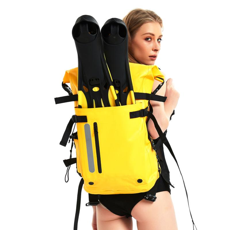 ・カテゴリ: 潜水バッグ・素材: メッシュ防水布・容量: 30L・カラー展開: ブラック、イエロー、ブラック（1mロングフィン収納可能）、ホワイト、レッド、ピンク
