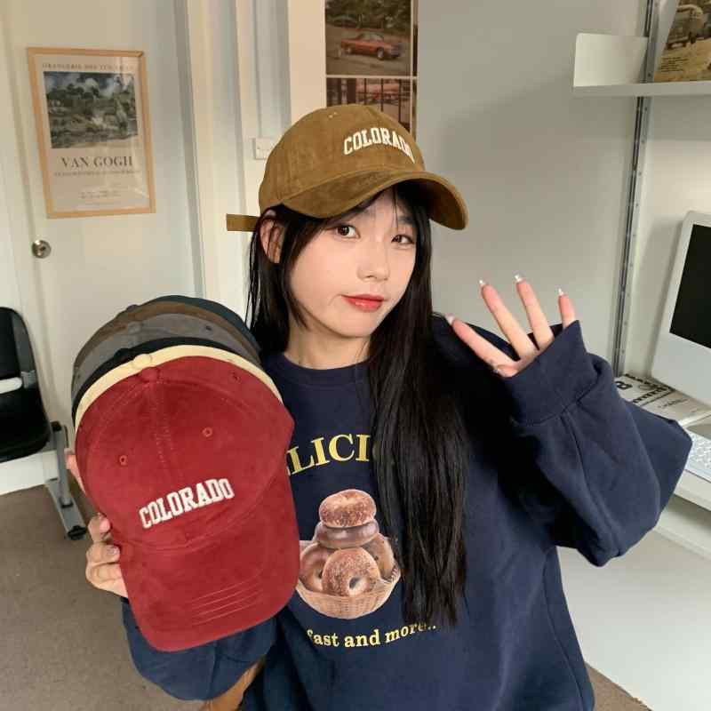 ・カテゴリ: 棒球帽・デザイン: 英文字母・帽子の頂部デザイン: 圆顶・つばのデザイン: 宽檐・カラー展開: ブラック、グレー、ワインレッド、ブラウン、ネイビー、カーキ、オフホワイト、ロイヤルブルー、ローズレッド、ベージュ・サイズ: フリーサイズ（調節可能）・機能: 防寒、日よけ・主な素材: ポリエステル・スタイル: カジュアル