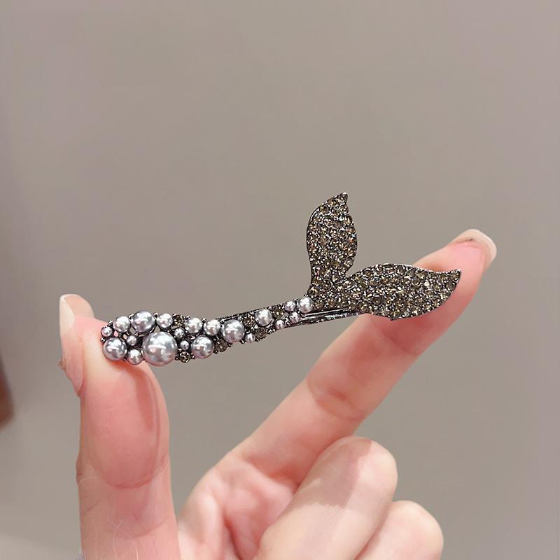 乐天商城 - ヘアクリップ レディース 韓国風 パール ラインストーン 魚の尾 モチーフ 前髪クリップ 髪留め 鴨嘴クリップ ヘアピン 髪飾り エレガント フェミニン ヘアアクセサリー