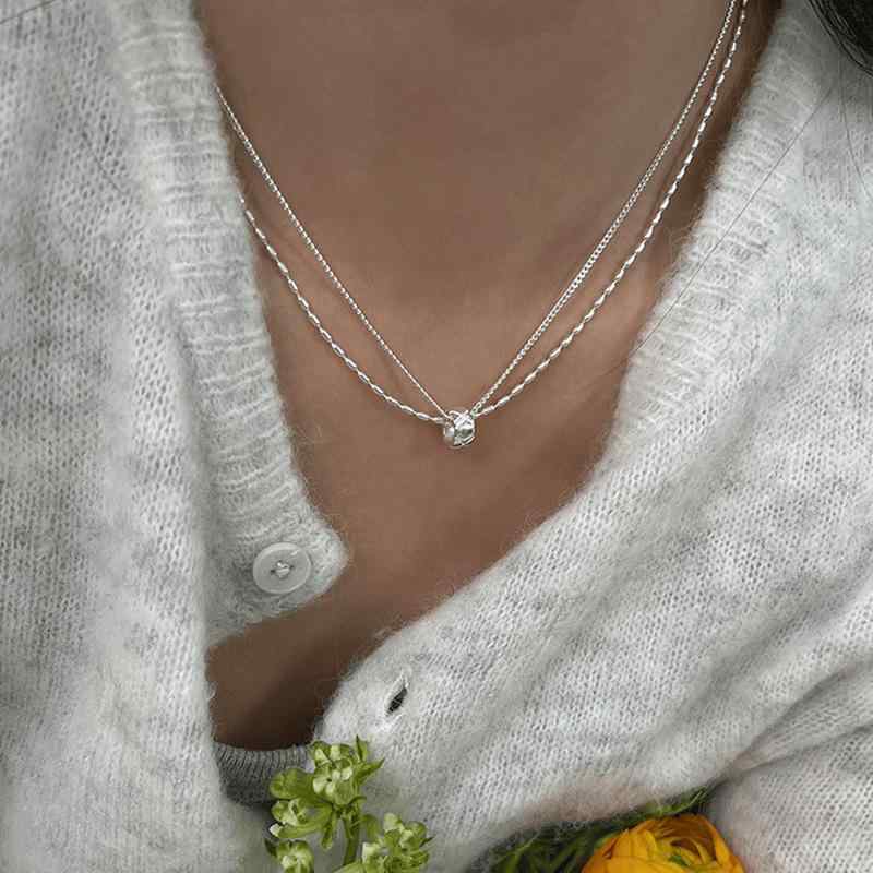 ・カテゴリ: ネックレス・素材: 合金・加工技術: 電気メッキ・デザイン: ジオメトリック・チェーンの種類: スタンダードチェーン・多層デザイン: あり・チャーム素材: 合金・長さ: 41cm〜50cm・トレンド要素: リング・スタイル: 個性派、クール系・重量: 約6g・対象: レディース