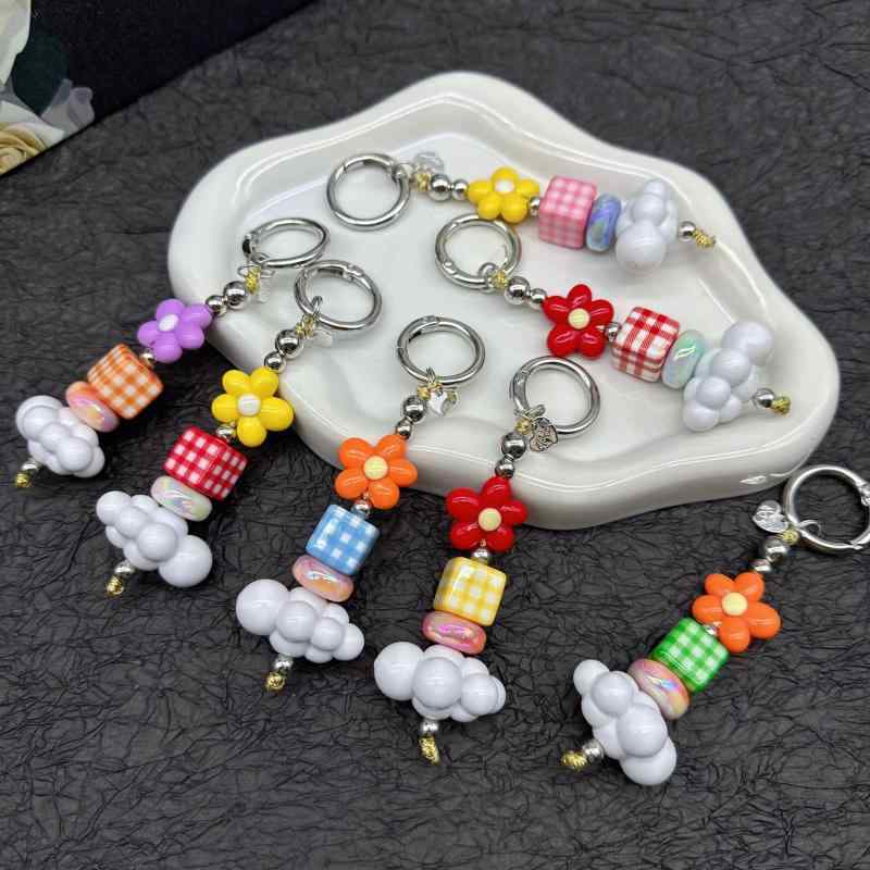キーホルダー レディース スマホチャーム バッグチャーム 雲 アクリル ビーズ パステルカラー かわいい 電気メッキ 加工 アクセサリー ハンドメイド 手作り パーツ ストラップ 小物 雑貨