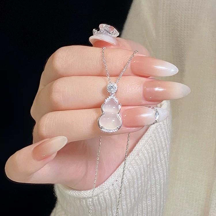 Rakuten - ネックレス レディース ひょうたん ペンダント 葫芦 鳳凰調 白玉風 メッキ 金属アレルギー対応 鎖骨チェーン 首飾り ジュエリー アクセサリー 上品 エレガント カジュアル プレゼント