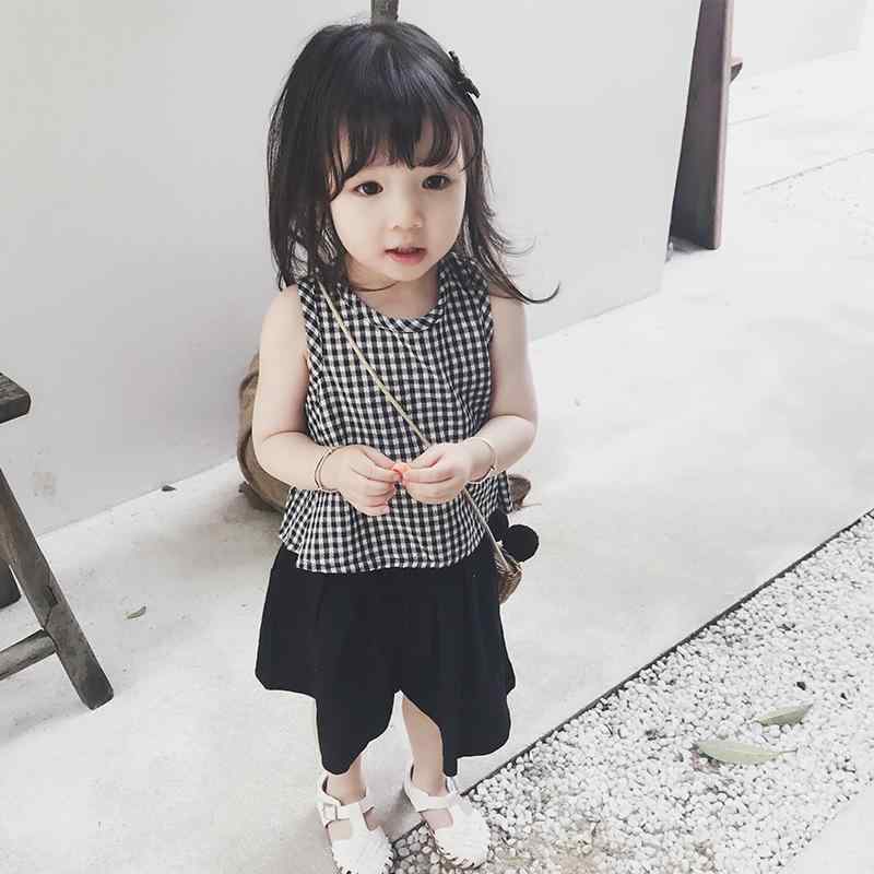 ・カテゴリ: 子供服セットアップ・対象性別: 女の子・スタイル: 韓国風・セット内容: トップス、パンツの2点セット・対象年齢: 3〜8歳・袖丈: ノースリーブ・パンツ丈: 五分丈・生地加工: 柔軟加工・厚み: 普通・柄: チェック、無地・デザイン要素: セットアップ、チェック、キュート、トレンド・主な素材: 綿 95%・安全基準: B類・着用タイプ: プルオーバー・対応身長: 90cm、95cm、100cm、105cm、110cm、115cm、120cm、125cm