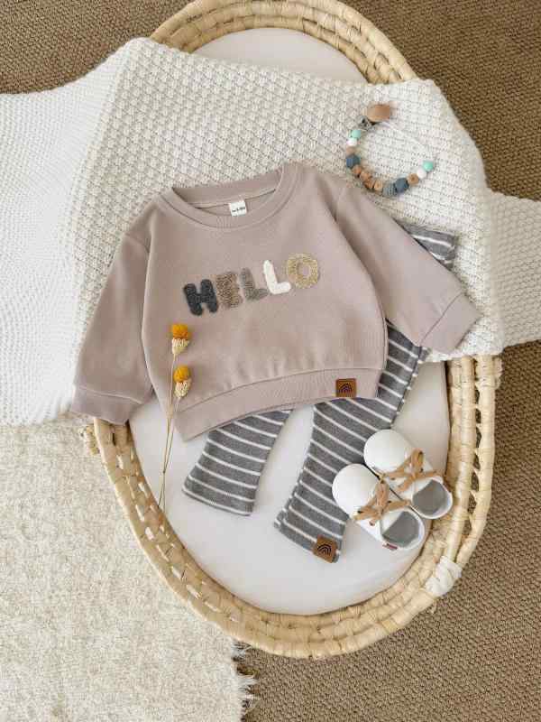 ・カテゴリ: 子供服セット・性別: 男女兼用・スタイル: 韓国風・セット内容: トップス、パンツ（2点セット）・対象年齢: 1〜3歳（身長80〜100cm）・袖丈: 長袖・パンツ丈: ロングパンツ・厚さ: 普通・柄: アルファベット・素材: レーヨン 65%・安全基準: Aクラス・着用タイプ: プルオーバー・カラー展開: カーキ・サイズ展開: 6-9M/66、9-12M/73、12-18M/80、18-24M/90、2-3Y/100