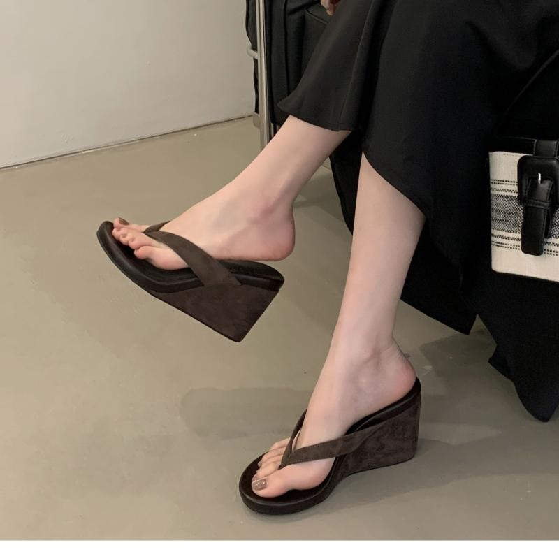 ・カテゴリ: トングサンダル・カラー展開: ブラック、ダークブラウン、レオパード・サイズ展開: 35、36、37、38、39、40・アッパー素材: マイクロファイバー・スタイル: 韓国風・つま先の形状: ラウンドトゥ・靴底素材: ゴム・裏地素材: マイクロファイバー