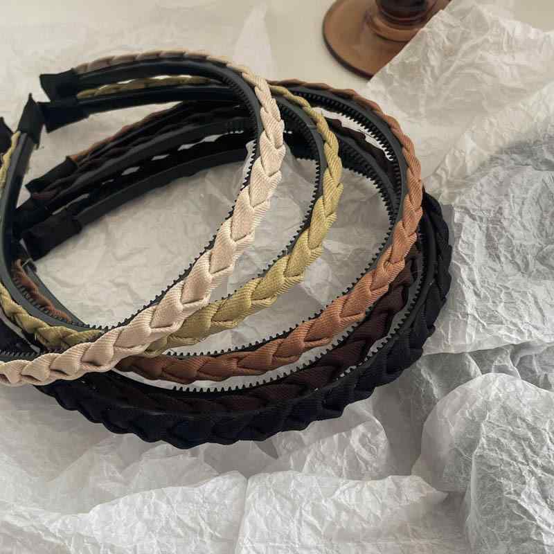 ・カテゴリ: ヘアアクセサリー・素材: プラスチック、樹脂・加工技術: ハンドメイド・カラー展開: グリーン、ブラック、ブラウン、ベージュ、オレンジブラウン・デザイン: パターン・スタイル: 韓国風・スタイル分類: フレッシュ、スイート