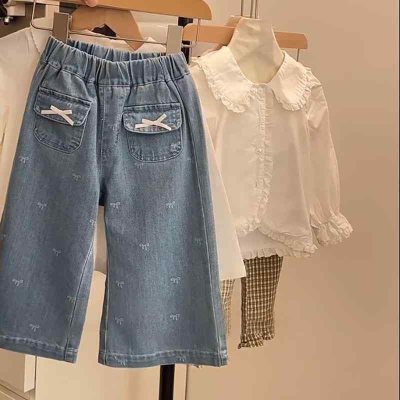 ・カテゴリ: キッズパンツ・スタイル: 韓国風・丈: ロングパンツ・主な素材: 綿 90%・対象性別: ガールズ・対象年齢: 中小童（3～8歳、100～140cm）・パンツタイプ: デニムパンツ・生地加工: 柔軟加工・デザイン: スポーツ、キュート、リボン、プリント、トレンディ・ウエスト: ミドルウエスト・前開き: ゴムウエスト・カラー展開: ブルー・サイズ展開: 100cm、110cm、120cm、130cm、140cm、150cm