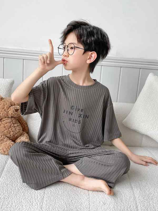 ・カテゴリ: 子供用ルームウェア・スタイル: 韓国風・性別: 男児・ネックライン: クルーネック・袖丈: 長袖・デザイン: オールインワン・カラー展開: グレー・推奨身長: 120cm・生地: ポリエステル・主な素材: モダール・厚さ: 薄手・機能: 吸湿速乾・特徴: トレンド感