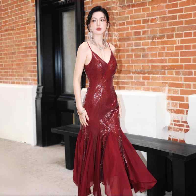 ・主な素材: ポリエステル・カラー展開: ワインレッド、ブルー・サイズ展開: XS、S、M、L、XL・ドレスのシルエット: マーメイドライン・デザイン特徴: スパンコール・ドレスのスタイル: ハイウエスト・袖丈: ノースリーブ・スカート丈: ロング丈・ウエストライン: ハイウエスト・対象年齢: 成人・対象性別: 女性