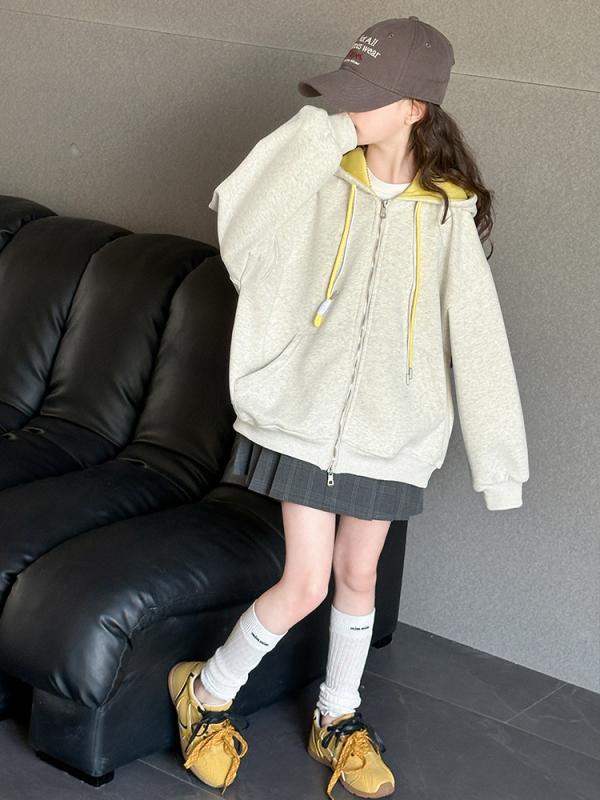 ・カテゴリ: 子供用ジャケット・アウター・対象性別: 女の子・対象年齢: 8歳以上（身長140cm以上）・ネックライン: 襟付き・スタイル: 韓国風・柄: 無地・生地加工: 柔軟加工・フード: フード付き（取り外し不可）・袖丈: 長袖・留め具の種類: ファスナー・主な素材: 綿 63%・デザイン: ウエストベルトなし・カラー展開: 双色（ツートンカラー）・サイズ展開: 120cm、130cm、140cm、150cm、160cm、170cm・着丈: ショート丈