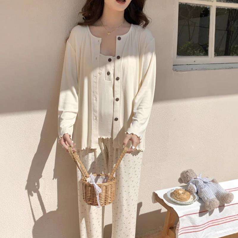 ・カテゴリ: マタニティパジャマ、授乳服・柄: 無地・袖丈: 長袖・パンツ丈: 長ズボン・授乳口: あり・素材: モダール、ポリウレタン・カラー展開: アプリコット（3点セット・胸パッド付き）、厚手アプリコット（3点セット・胸パッド付き）・サイズ展開: M、L、XL・スタイル: カジュアル・袖型: レギュラースリーブ