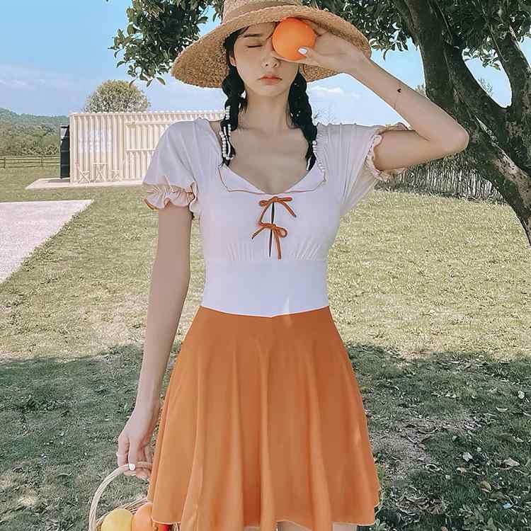 ・カテゴリ: ワンピース水着・スタイル: ワンピース水着・対象: レディース・柄: 無地、バックレス、ハイストレッチ、配色・パッド: 胸パッドあり・ワイヤーなし・素材: ポリエステル 92%・重量: 約280g・裏地素材: ポリエステル 82%・対応シーン: 水泳、ウォーターアクティビティ・カラー展開: オレンジ・サイズ展開: M（推奨42.5-47.5kg）、L（推奨47.5-52.5kg）、XL（推奨52.5-60kg）、2XL（推奨60-67.5kg）、3XL（推奨67.5-77.5kg）・袖丈: 半袖