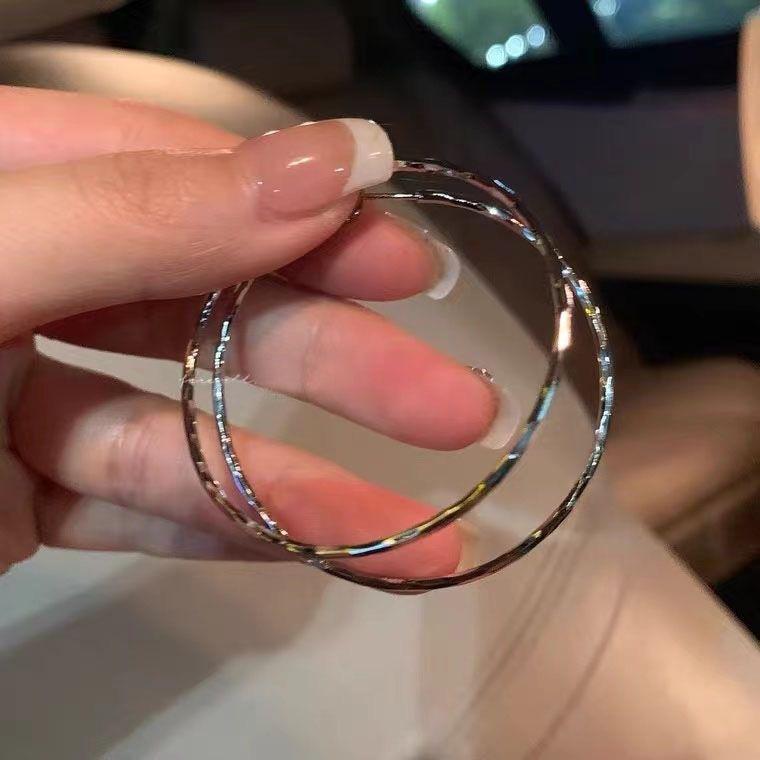 耳飾り レディース フープ フープ 大ぶり メタル 幾何学 サークル ゴールド シルバー 個性的 電気メッキ加工 シンプル カジュアル おしゃれ 耳飾り