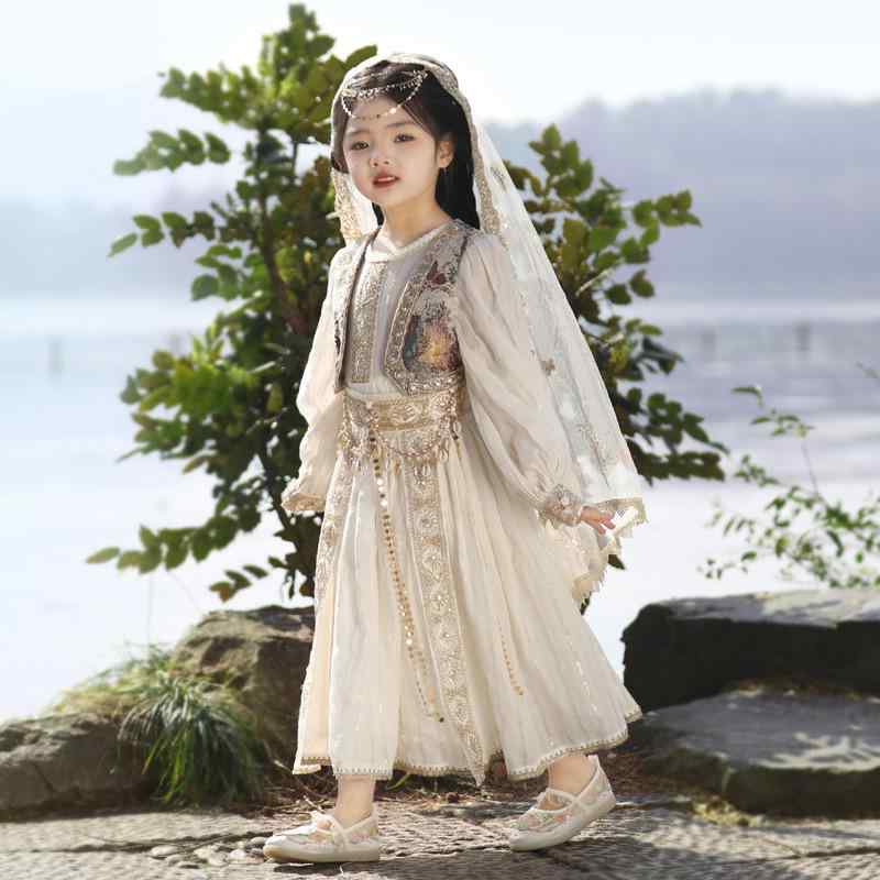 ・カテゴリ: 子供用民族衣装・デザイン: セット、プリンセス風・安全基準: C類・対象性別: 女児・素材: 綿・主な素材の含有率: ・カラー展開: ワンピース+ベスト+ベール、ワンピース+ベスト+ベール+額飾り、ワンピース+ベスト+ベール+額飾り+ウエストチェーン・対象身長: 110cm、120cm、130cm、140cm、150cm、160cm・対象年齢: 8歳以上、身長140cm以上