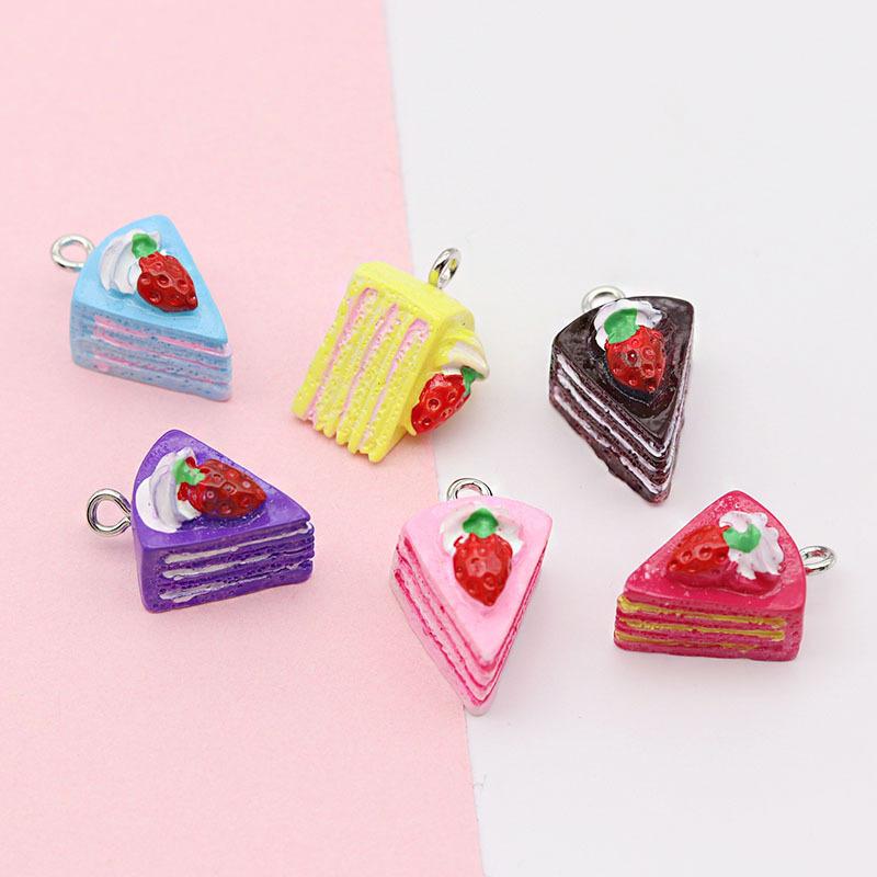 キーホルダー レディース かわいい 食品サンプル いちご 三角 ケーキ スイーツ バックチャーム カラフル 樹脂 パーツ DIY キーリング アクセサリー 小物