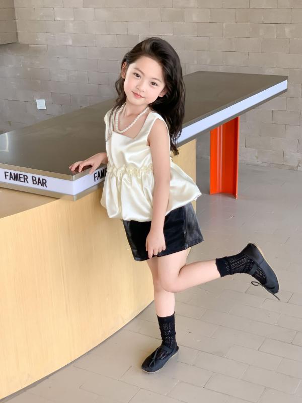 ・カテゴリ: 子供用タンクトップ、キャミソール・性別: 女児・スタイル: 韓国風・デザイン: キャミソール・対象年齢: 3〜8歳・柄: 無地・主な素材: ポリエステル・素材含有量: 95%・ネックライン: スクエアネック・フード: なし・カラー展開: 杏色、ブラック・対応身長: 90cm、100cm、110cm、120cm、130cm、140cm、150cm