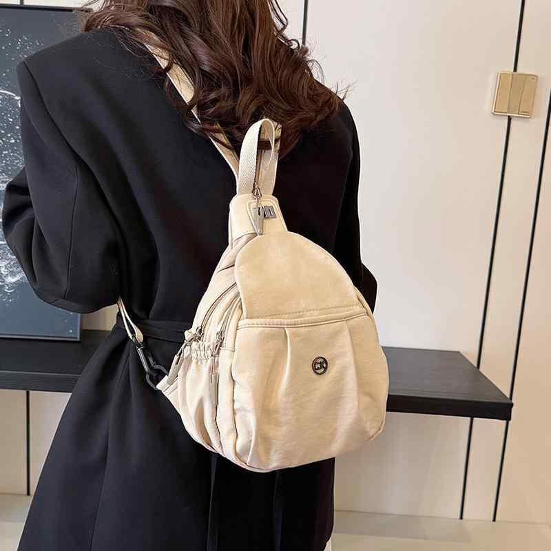 ・カラー展開: ブラック、カーキ、グリーン、パープル、オフホワイト・スタイル: ストリートトレンド・素材: 布・デザイン要素: プリーツ、切り替え・裏地素材: ポリエステル・開閉方式: ファスナー・バッグ内部構造: スマートフォンポケット・硬さ: 普通・外ポケットの種類: 立体ポケット・利用シーン: デイリーコーディネート