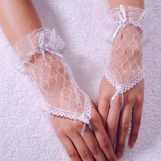 ・カテゴリ: 手袋・性別: 女性用・機能: 装飾・カラー展開: ホワイト、ブラック・素材: レース・スタイル: 指なし、シンプル