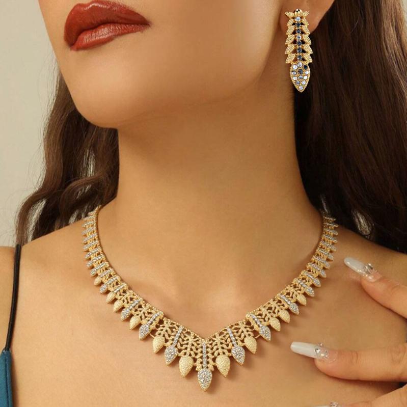 Ladies' Accessory Jewelry Set: Gold Necklace and Earrings (2-piece set) - Perfect for Bride, Wedding, Bridal, Party, and Special Occasions. Ethnic/Indian-inspired design with electroplated alloy. Hypoallergenic. Cute and elegant, large size.
