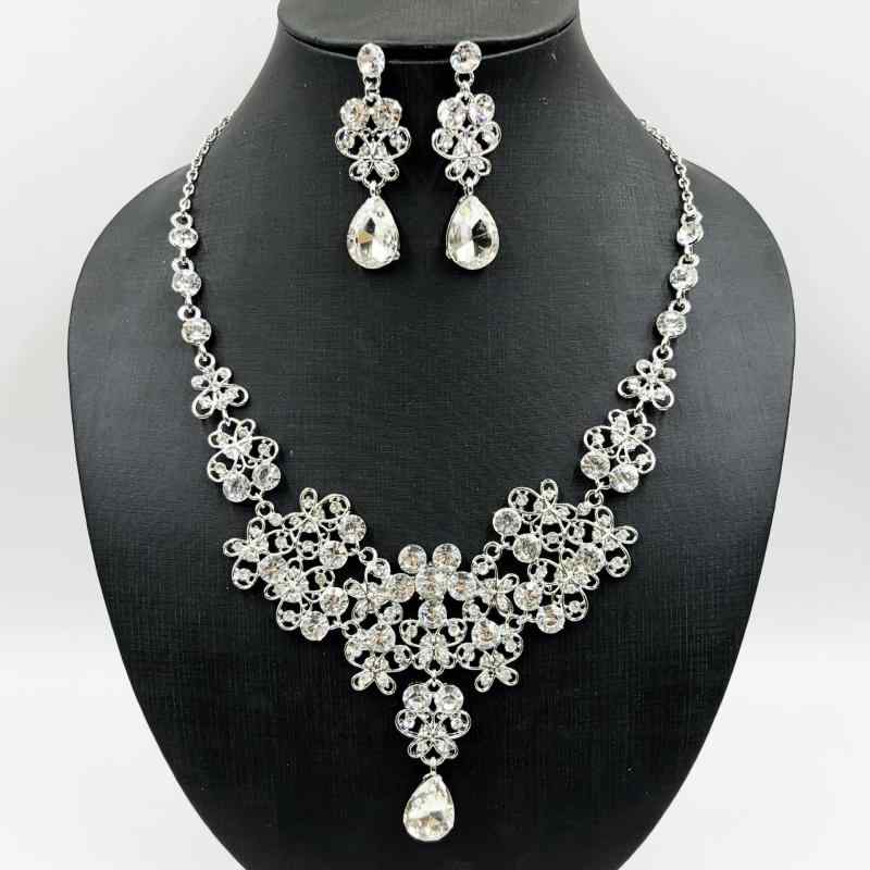 Women's Wedding Accessories 2-Piece Set: Necklace, Earrings, and Pendant. Sparkling rhinestones, electroplated finish. Perfect for brides, brides, wedding receptions, parties, and special occasions. Elegant and glamorous. Made of alloy.