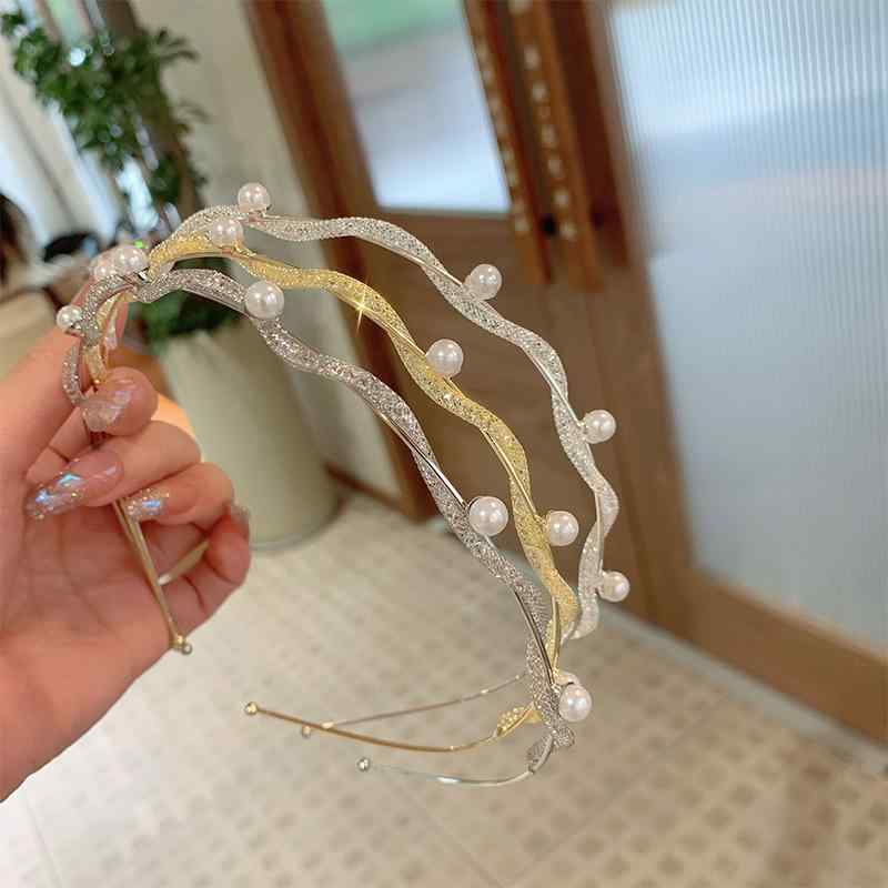 カチューシャ レディース ヘアアクセサリー パール 金属 波型 ラインストーン 細め 痛くない 滑り止め 電気メッキ加工 上品 大人 かわいい フェミニン エレガント きれいめ オフィス 通勤 通学 デイリー 髪飾り