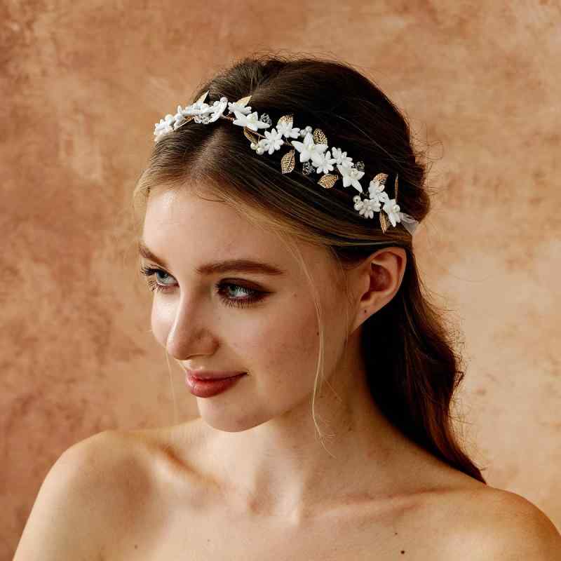 ・カテゴリ: ヘアバンド、カチューシャ・スタイル: 森ガール風・モチーフ: 花、パール、ゴールドリーフ・カラー: ゴールド・着用シーン: 結婚式、リゾート写真、ステージ衣装、発表会、フラワーガール