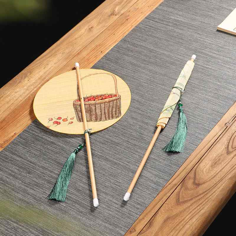 ・カテゴリ: 工芸扇・素材: 竹・製法: 手仕事・スタイル: 中式・カラー展開: 魚戯蓮花、清新蓮根、鳥語花香、柿柿如意、一筐桜桃