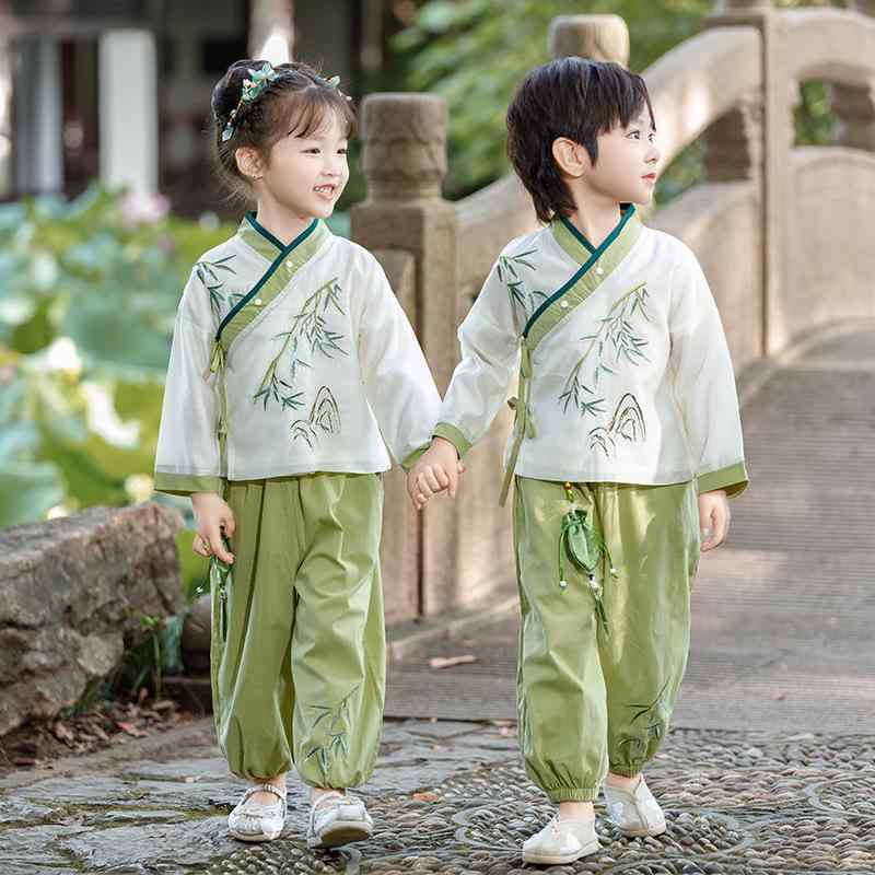 ・カテゴリ: 子供用唐装・民族衣装・スタイル: 中国風・柄: 動物・素材: 綿 95%・仕様: 裏地なし・生地加工: 柔軟加工・セット内容: セットアップ・対象性別: 男・厚み: 普通・カラー展開: 男児（香包付属）、女児（香包付属）・サイズ展開: 90cm、100cm、110cm、120cm、130cm、140cm、150cm、160cm、170cm、180cm・対象年齢: 3〜8歳（身長100〜140cm相当）