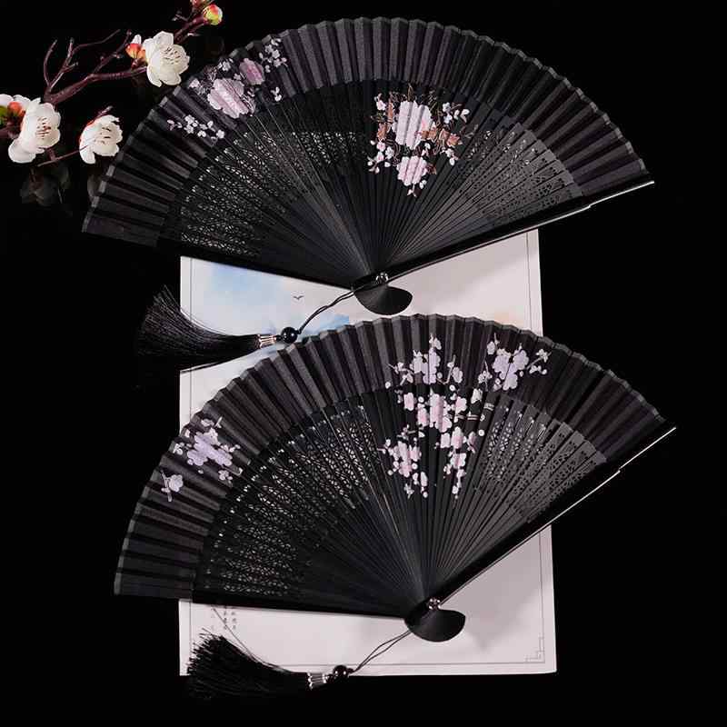 ・カテゴリ: 扇子・素材: 絹布・工芸: 純り・骨架素材: 竹・スタイル: 新中式・カラー展開: 桜兎（赤面）21cm、シルク印刷梅（赤面）21cm、シルク印刷牡丹（赤面）21cm、シルク印刷梅（黒面）20cm、シルク印刷蓮（黒面）20cm、シルク印刷牡丹（黒面）20cm、桜兎（黒面）20cm、春（黒面）20cm