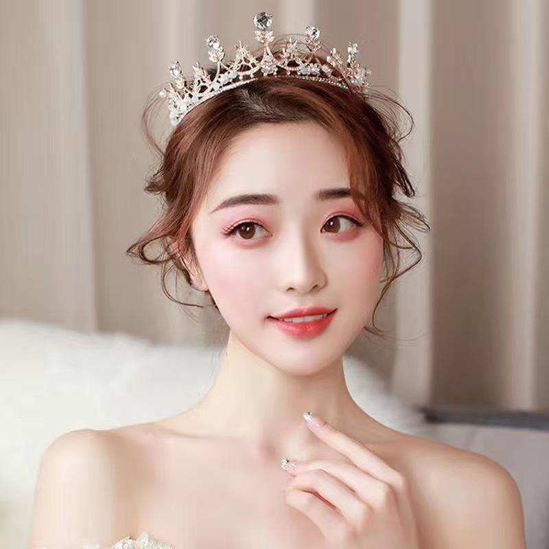 カチューシャ キッズ 女の子 ティアラ 王冠 ヘアアクセサリー キラキラ 水晶 クリスタル 合金 子供 発表会 結婚式 誕生日 プレゼント かわいい