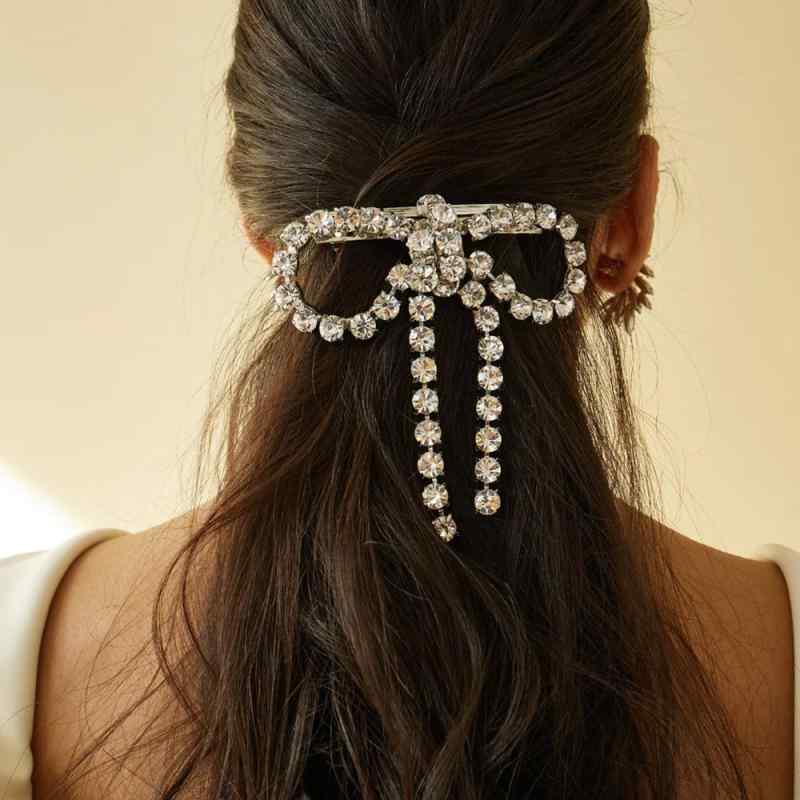 ・カテゴリ: ヘアアクセサリー・素材: ラインストーン・デザイン: サークル・加工技術: 電気メッキ・ヘアクリップ分類: バレッタ・デザイン要素: パール・スタイル: オリジナルデザイン・ターゲット: 女性
