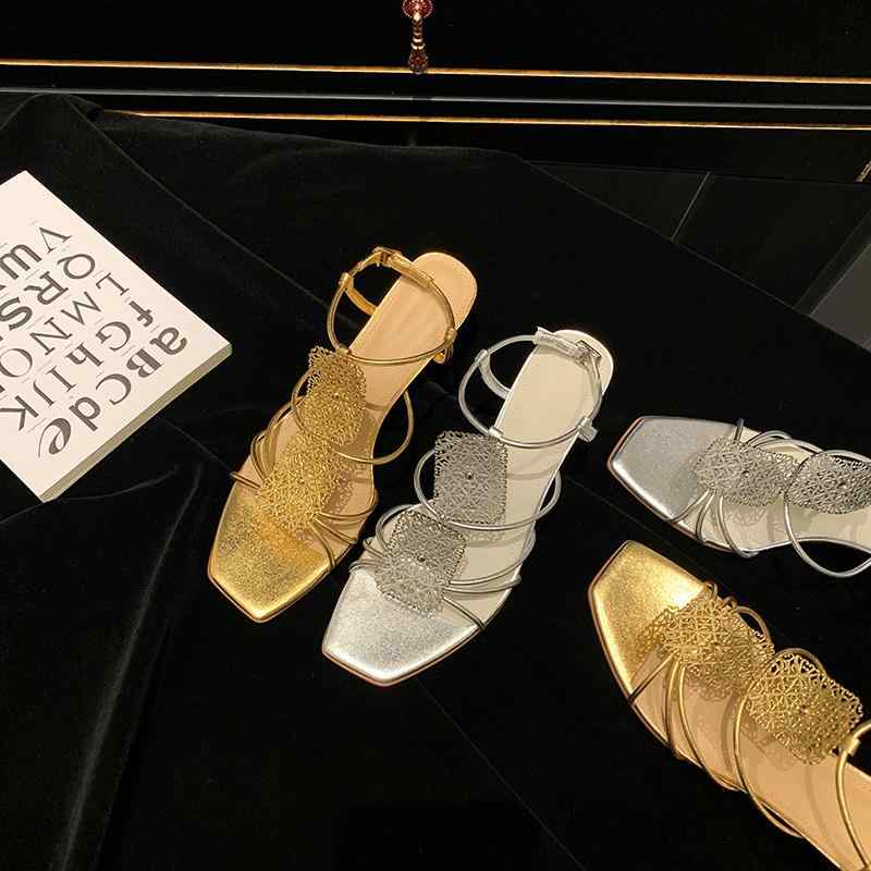 ・カテゴリ: 罗马凉鞋・カラー展開: 金色、銀色・サイズ展開: 34、35、36、37、38、39、40・つま先形状: ラウンドトゥ・着用方法: バックル