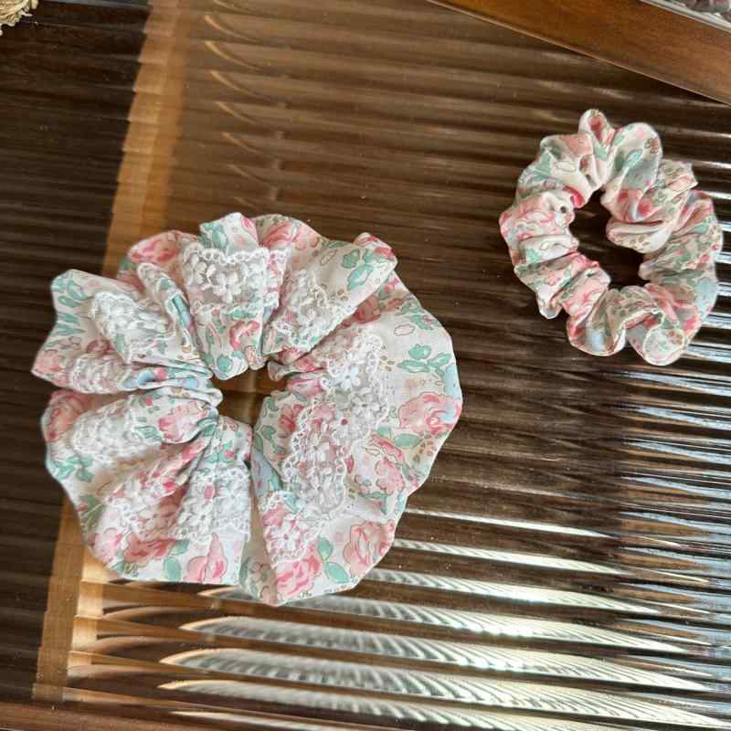 ・カテゴリ: ヘアゴム・素材: 40番手高密度綿・製法: 手工芸・カラー展開: 花柄小兔レース发圈、花柄小兔小发圈・デザイン要素: 花柄、小兔、植物花卉・スタイル: カートゥーン、清新フェミニン・タイプ: 高弾力